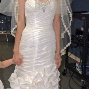 Wedding dress worn 1 hour and then dry cleaned originally 1200 selling for 550